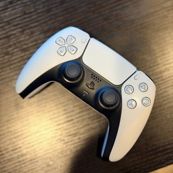 PlayStation 5 (Disc Version) – Excellent Condition + Bonus Game - Picture 4 of 9